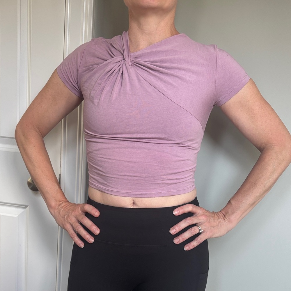 Lululemon Size Small Lilac Women's Cropped Fitted Tee